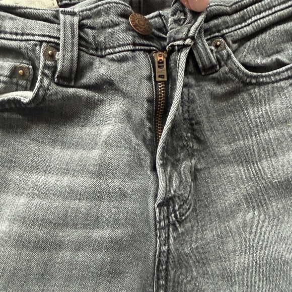 Two pairs of Hollister Skinny Jeans in Denim Blue and Charcoal Gray  SZ 26x28 - Picture 11 of 15